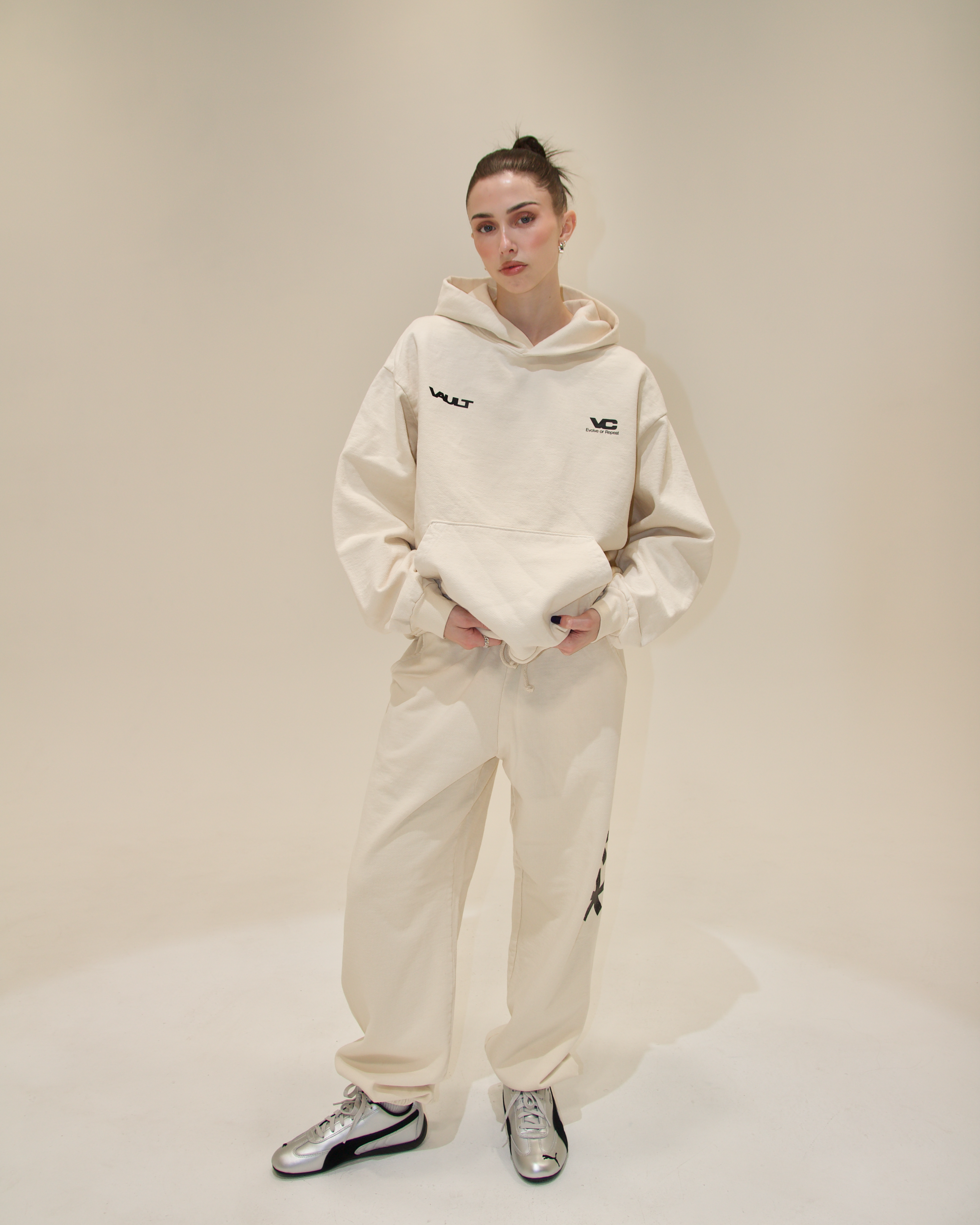 THE DISCONNECT HOODIE - CREME