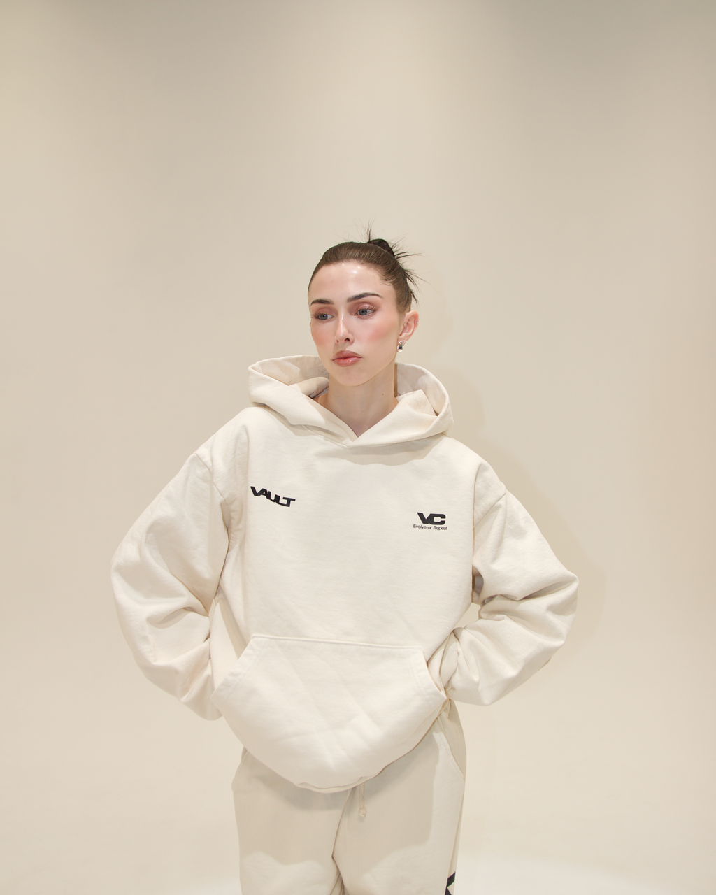 THE DISCONNECT HOODIE - CREME