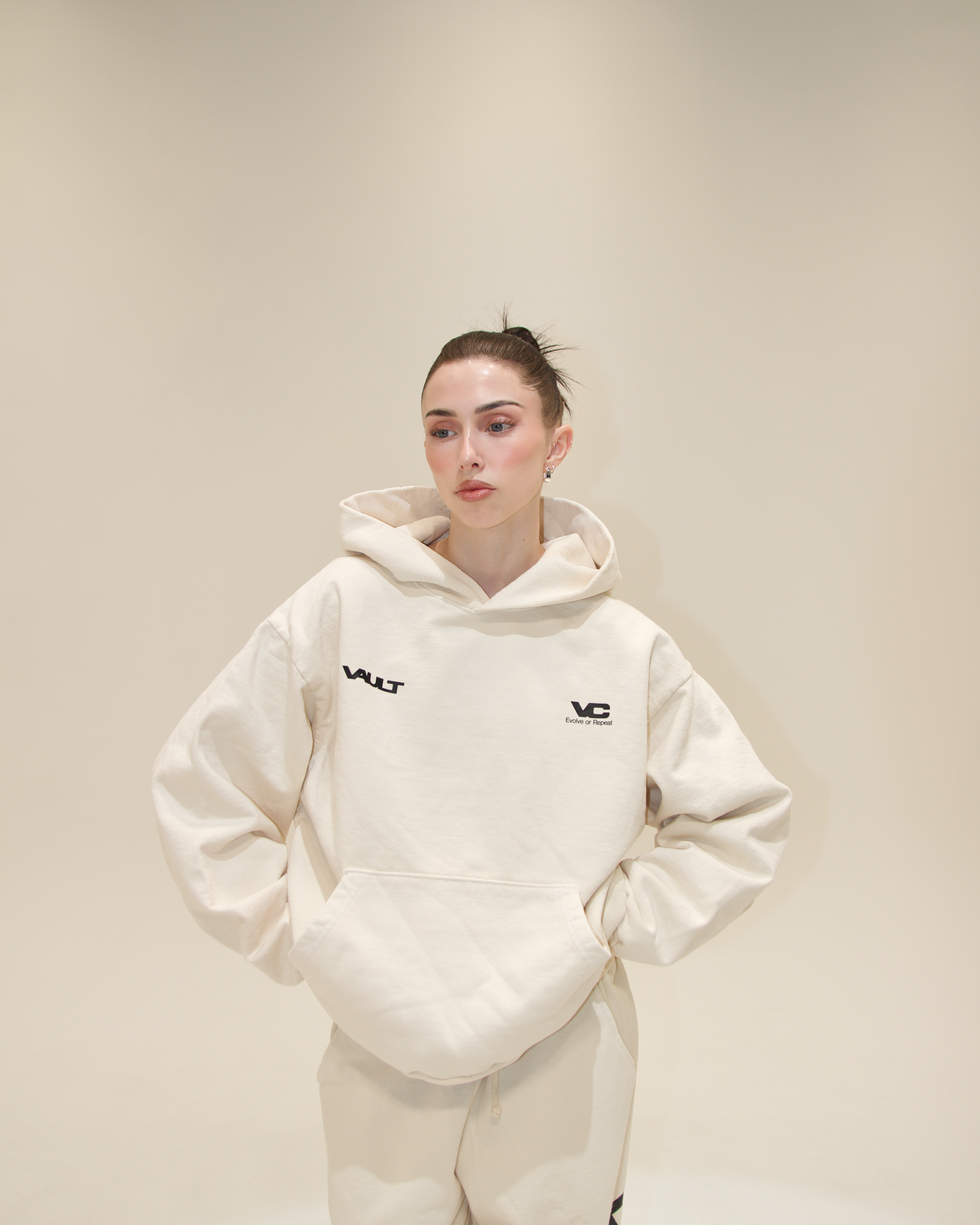THE DISCONNECT HOODIE - CREME