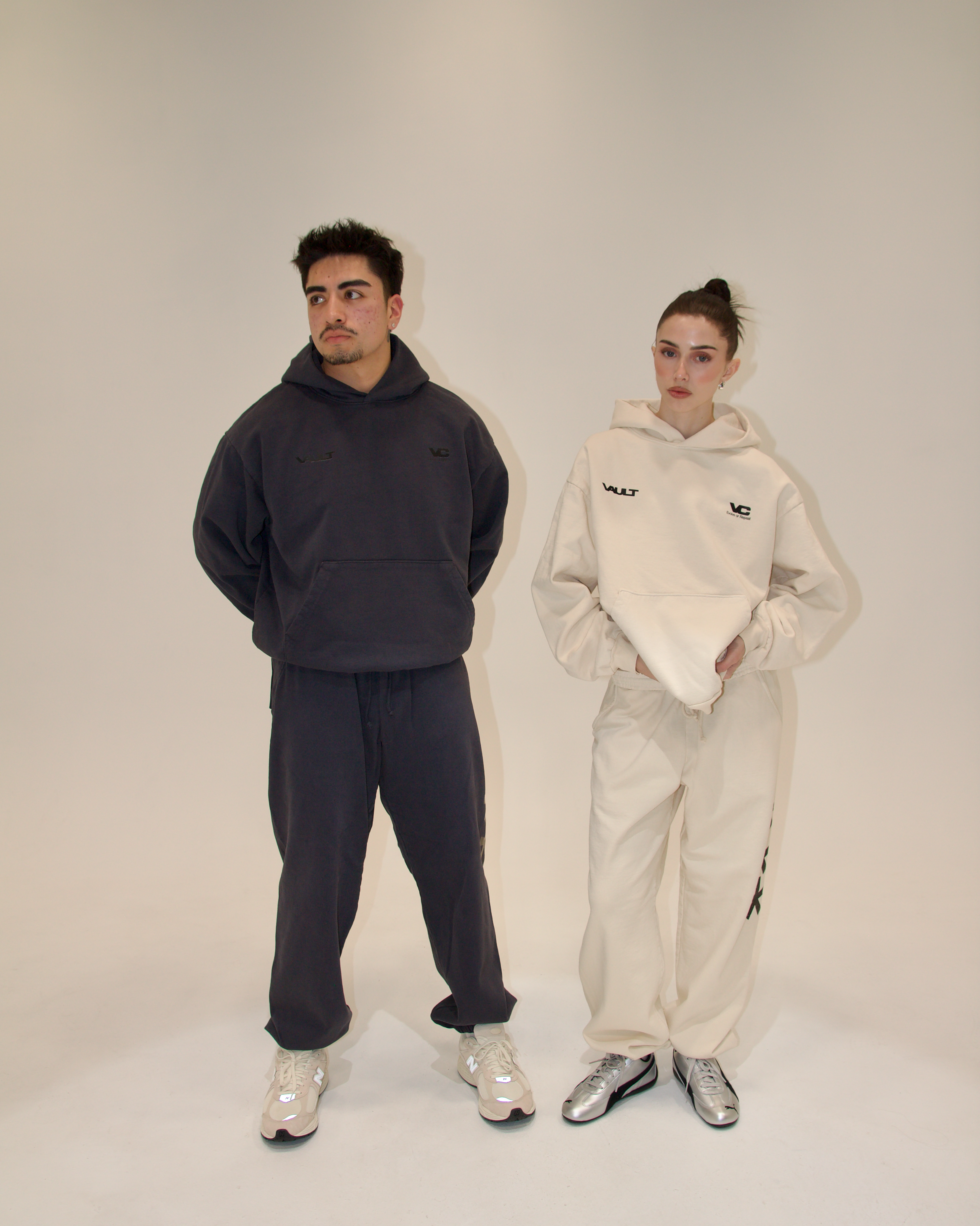 THE DISCONNECT HOODIE - CREME