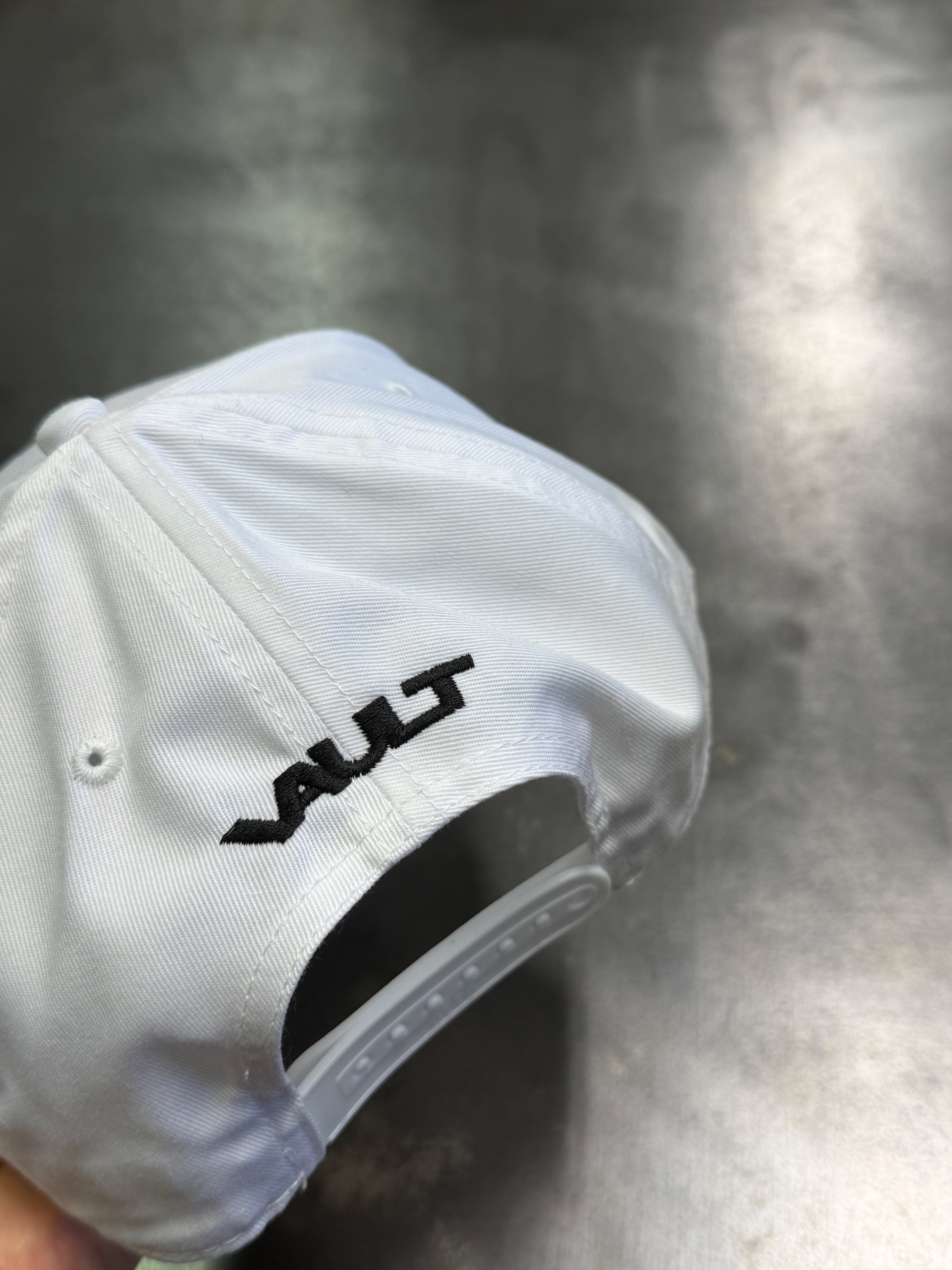 555UMMER HAT - WHITE