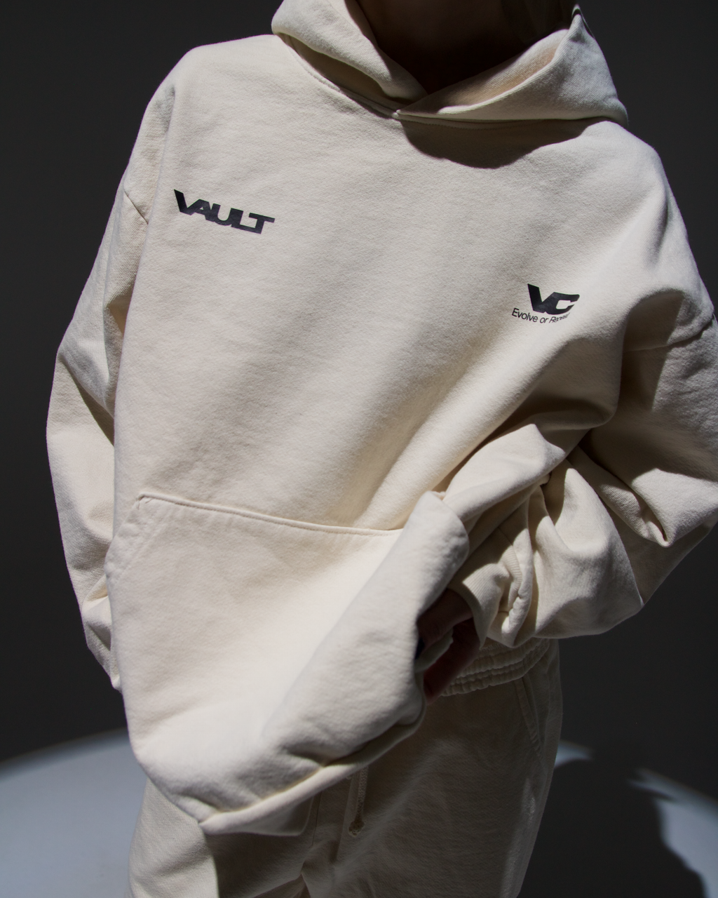 THE DISCONNECT HOODIE - CREME